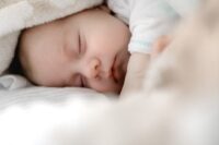 赤ちゃんの寝ている画像